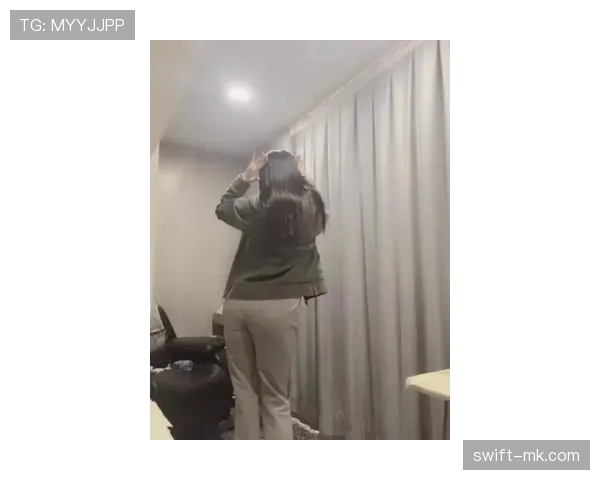 陈艺文白天训练像修行，晚上却出现在顶楼豪宴的那张桌子上，反差有点刺眼